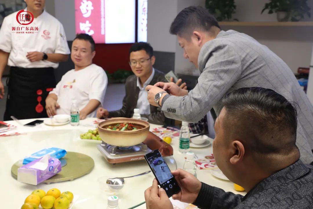 大咖灵感触碰，赋能上海餐饮！仟味汤品爆品菜发布会隆重举行