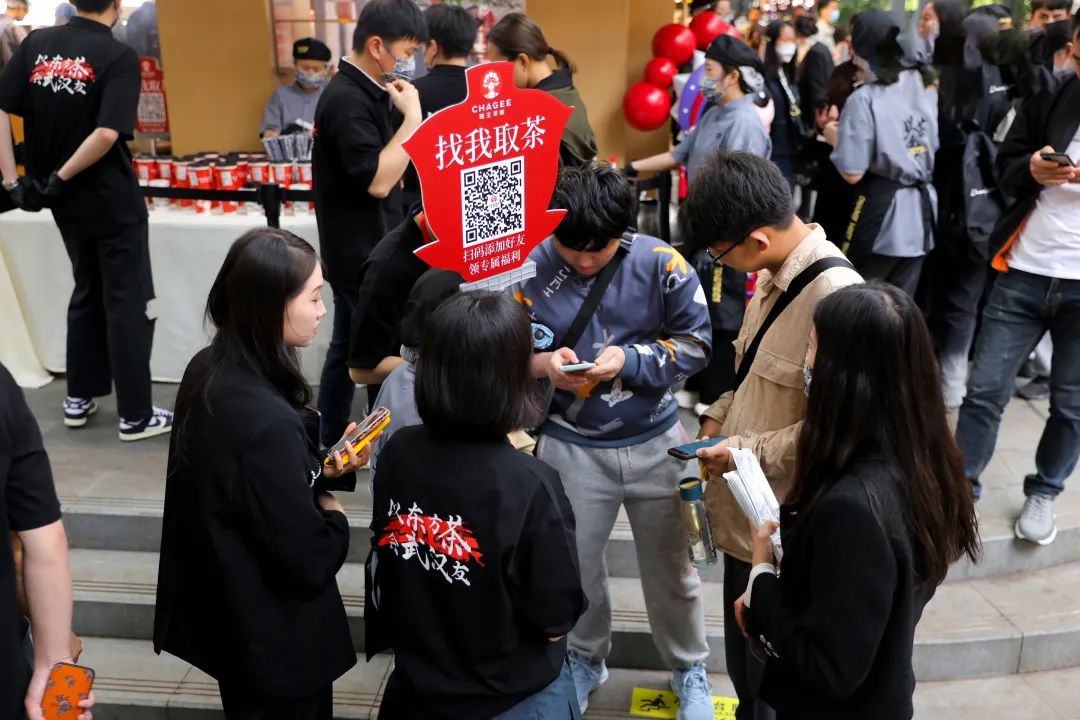 探访霸王茶姬武汉首店：在线上小程序里，我们亲自感受了更好的下单体验