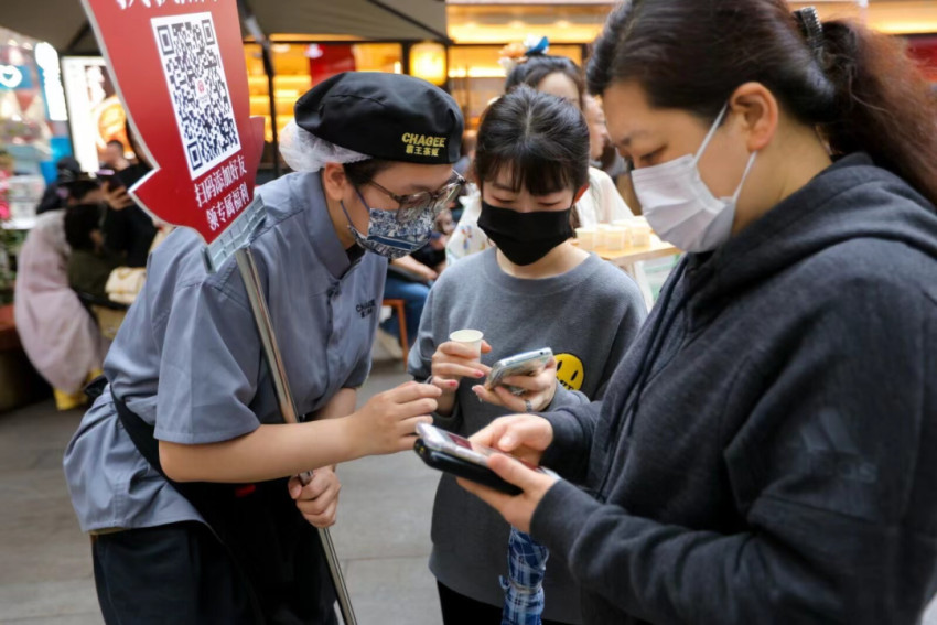 探访霸王茶姬武汉首店：在线上小程序里，我们亲自感受了更好的下单体验