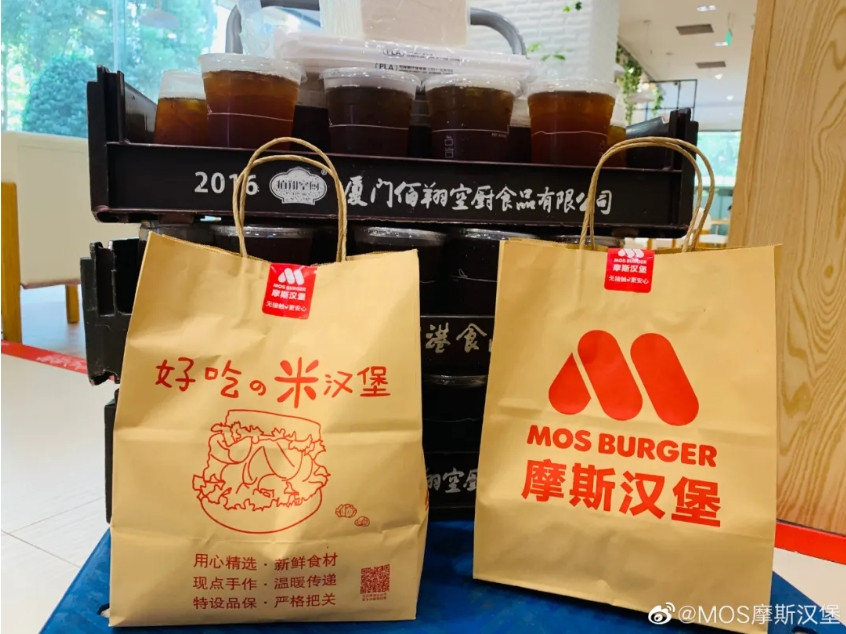 消费者在面包店买到“明天”的面包；近八成美国受访者认为吃快餐奢侈